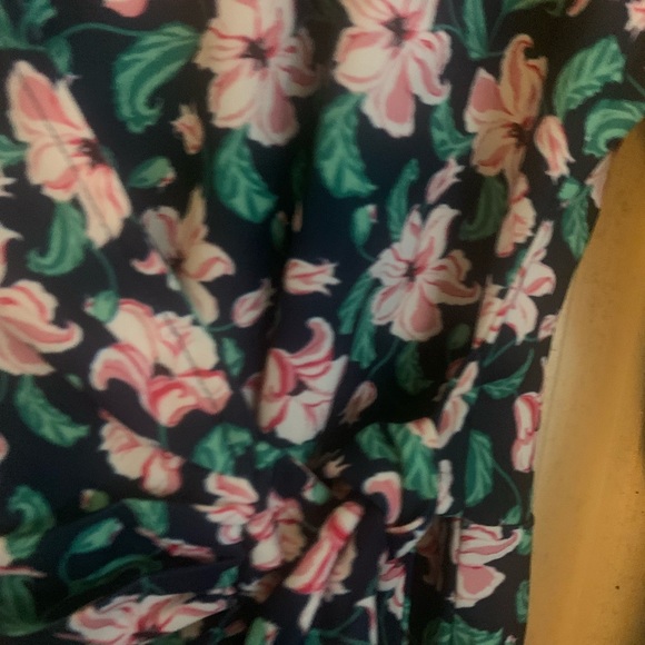New Betabrand Perfect Peonies Wrap Blouse Top SZ Large - Picture 8 of 9